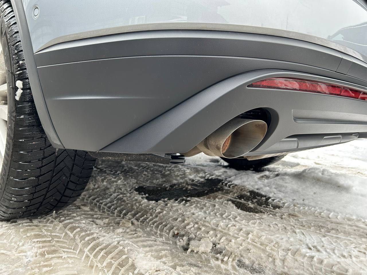 Юбка губа нижняя часть заднего бампера Volkswagen Touareg 2021