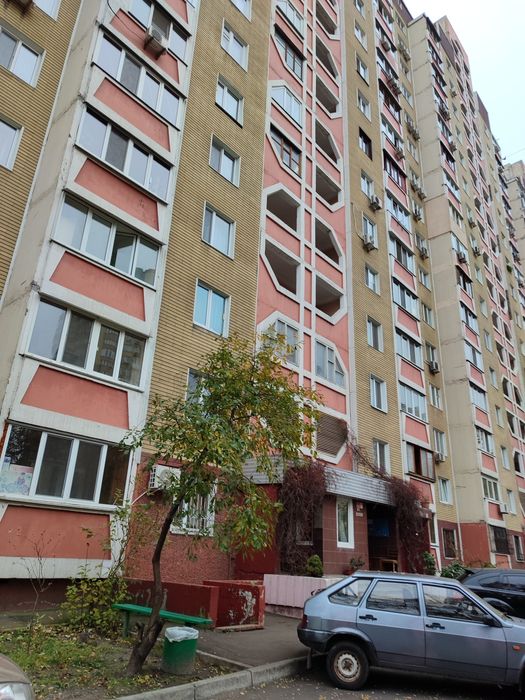 Аренда 3 ком квартиры ул Урловская 9. Без мебели.Метро Осокорки пешком