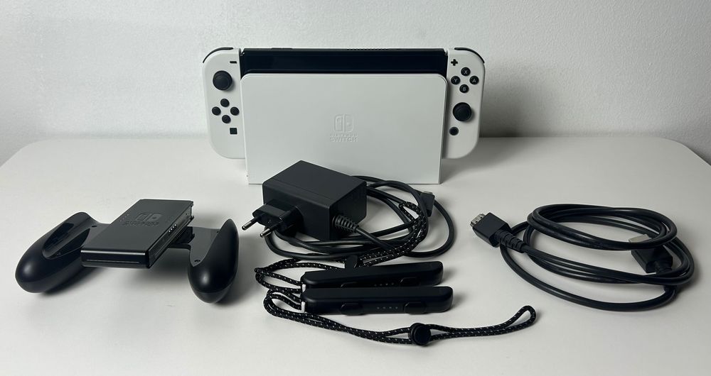 Nintendo Switch OLED Branco + 3 Jogos + Acessórios (Como Novo)