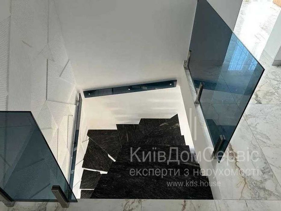 продам 3 кімн квартиру 107 м² з ремонтом ЖК Кампус Солом'янський
