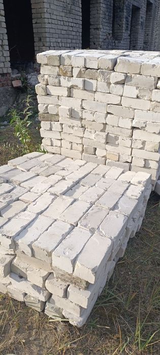 Цегла силікатна б.у.
Насипом чи на п