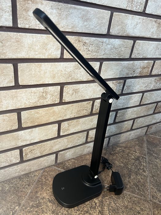 Настільна лампа Right Hausen LED 6W чорна, з USB-портом для зарядки