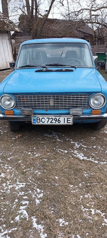 Машина не нова але доброму стані
