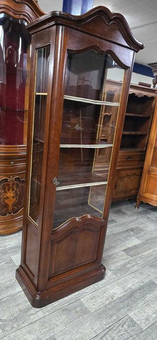 Ładna Wąska Przeszklona Witryna