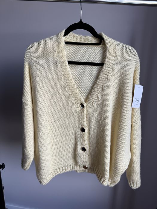 Sweterk cytrynowy milutki