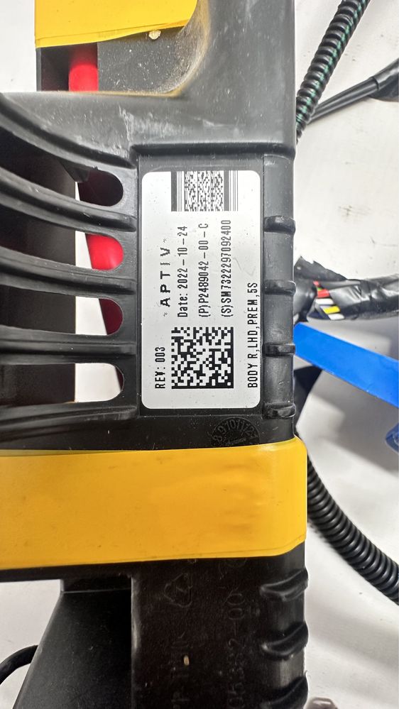 Проводка салонная правая Tesla Model Y 20- 1489042-00-C