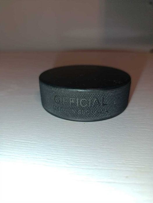 Krążek oficjalny do gry w hokeja na lodzie. Słowacja