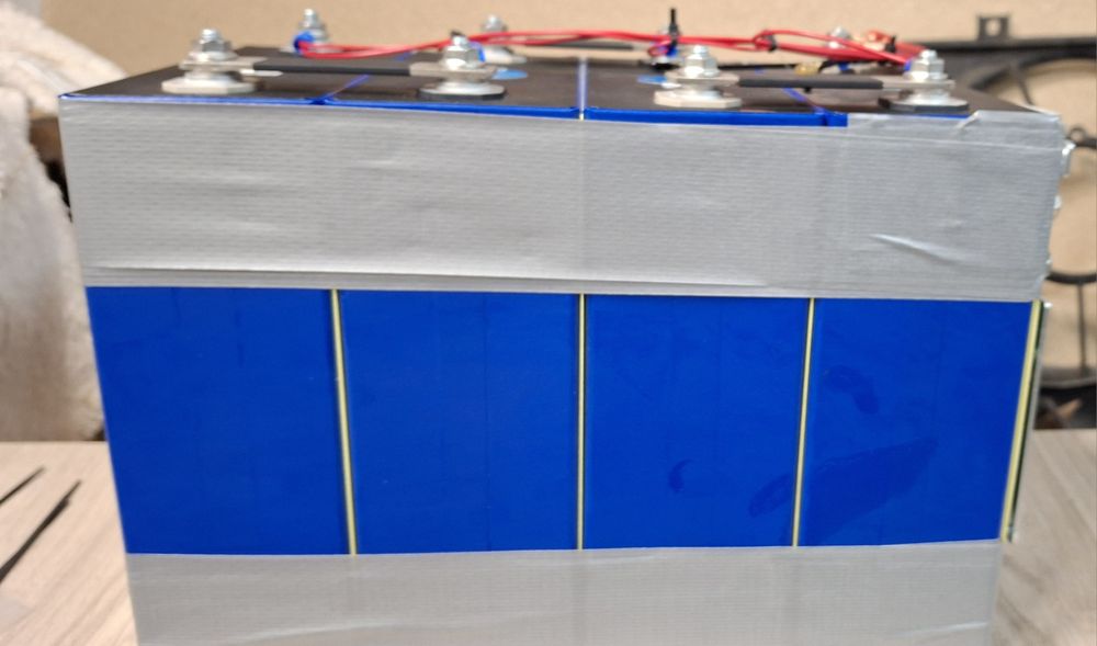 Акамулятор для інверторов і перетворювачів 12в до 48в