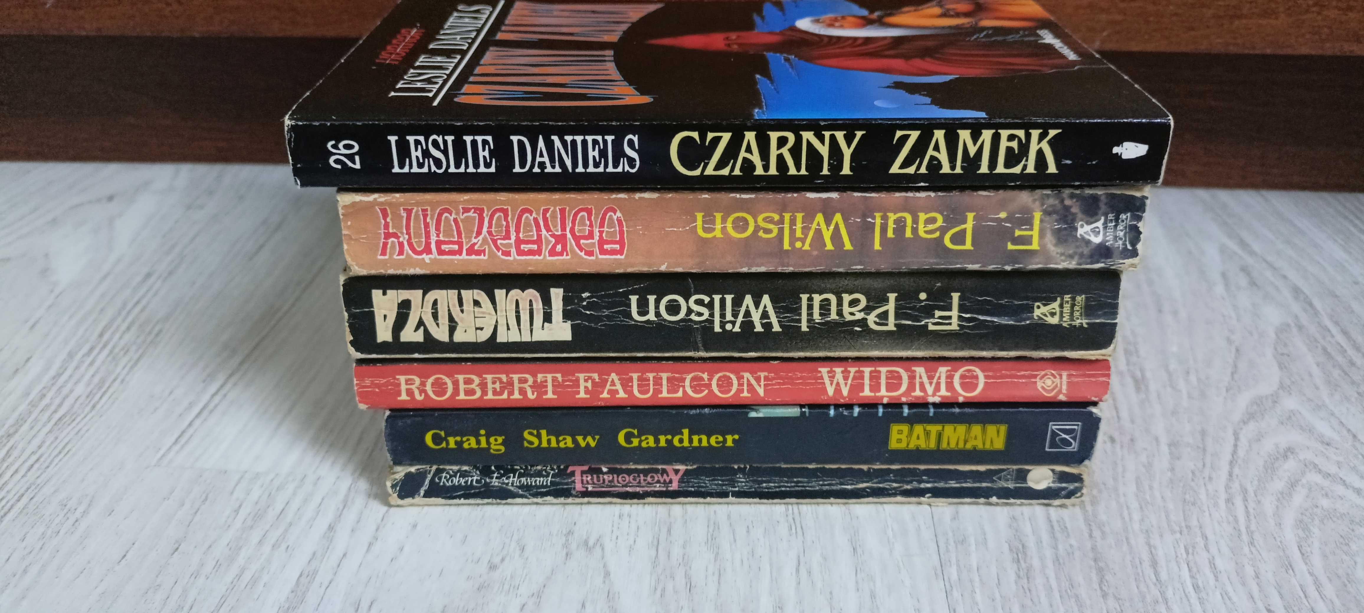 F. Paul Wilson Twierdza Odrodzony Daniels Czarny zamek Faulcon Widmo