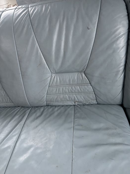 Кутовий диван шкіряний голубий