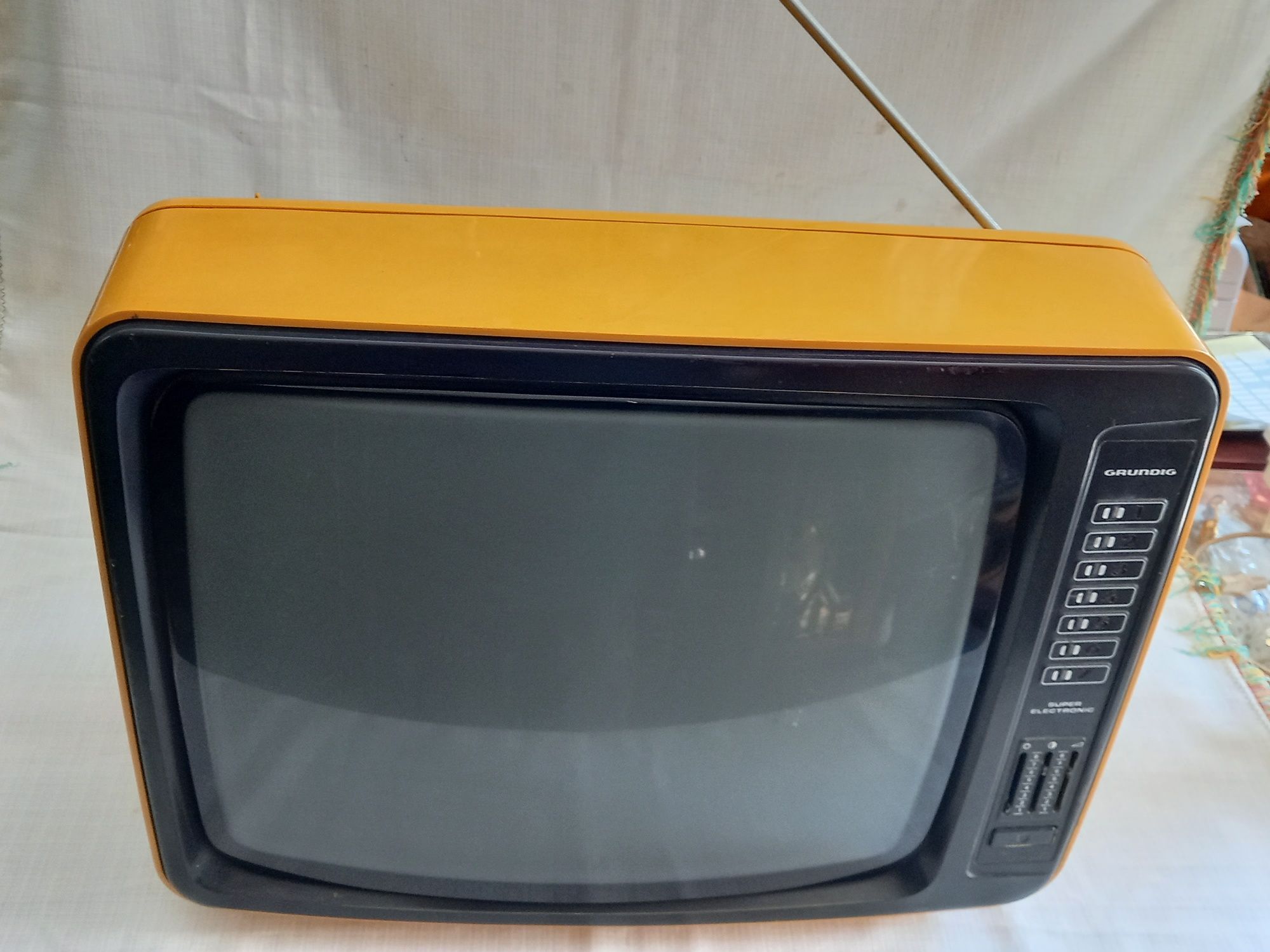 Televisao tv vintage grundig