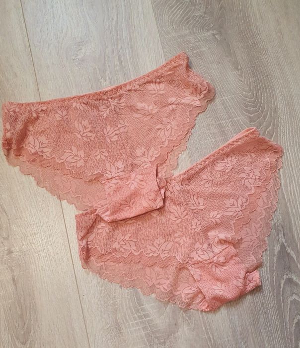 Ажурні жіночі трусики