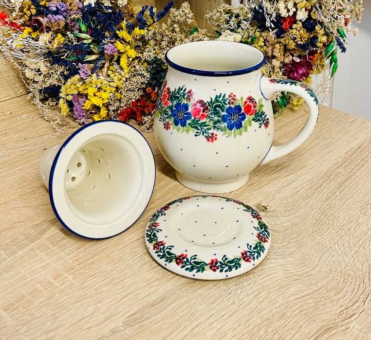 Ceramika Bolesławiec. Kubek z zaparzaczem wianek 400 ml (2811)