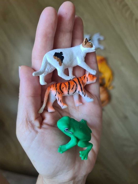 іграшки фігурки тварини звірі