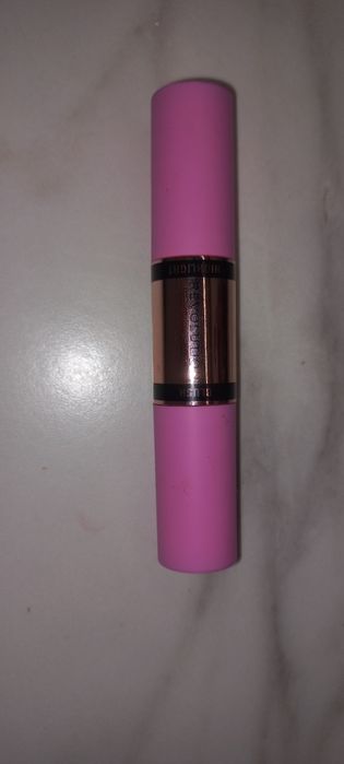 Revolutte róż i roświetlacz