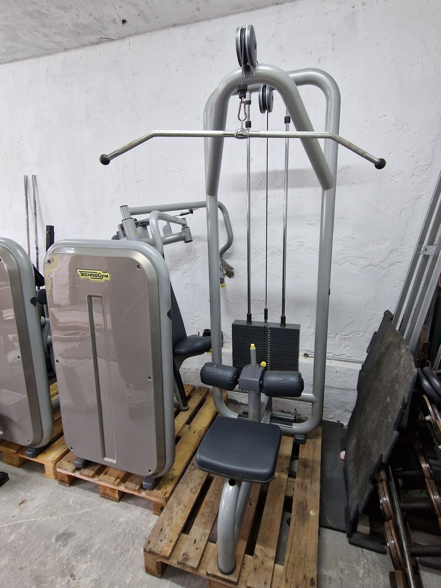 Technogym element   set 8 maszyn na siłownie