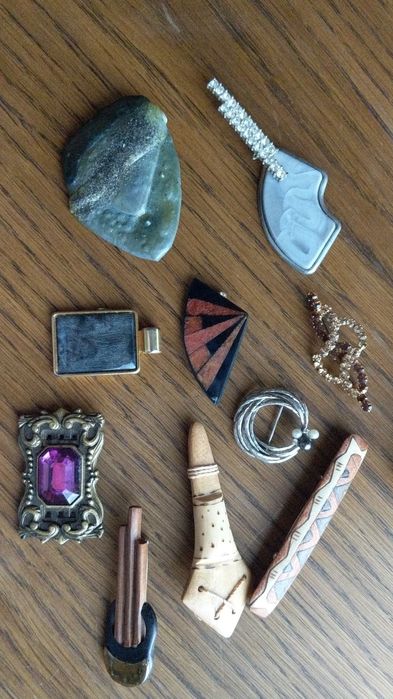 Broszki... Zestaw 11szt Nowe gratis Korale