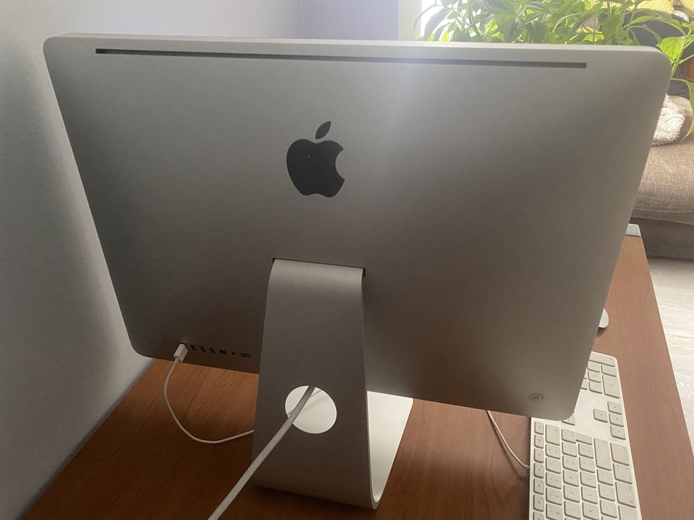 iMac 21,5” (late 2009), 12Gb Ram, 2 discos ( 1 deles SSD)