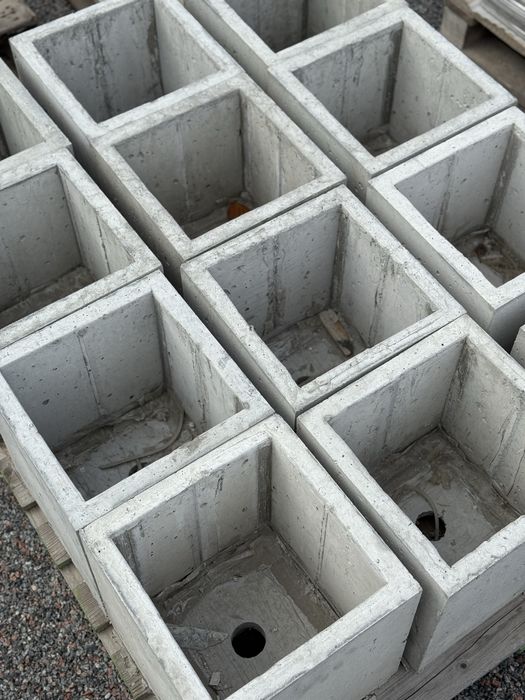 Бетонні підвазонники (кашпо)