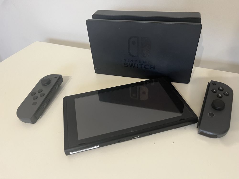 Konsola Nintendo Switch + The Witcher + karta 64gb