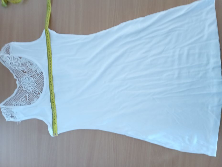 Top ze zdobieniem na plecach