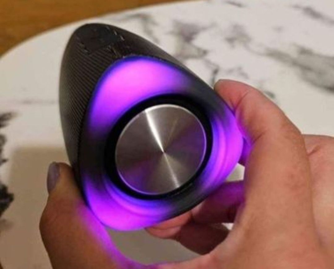 Coluna portátil Bluetooth à prova de água com leds coloridas