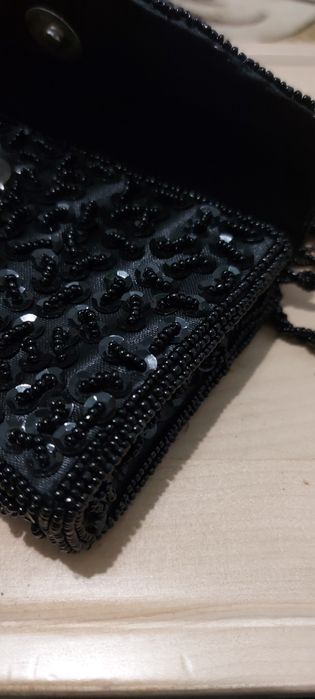 Сумочка через плече з бісером