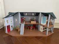 Casa de bonecas da Imaginarium com mobilia e 3 bonecos