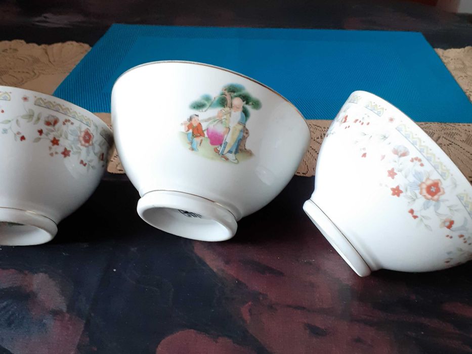 Trzy chinskie porcelanowe miseczki