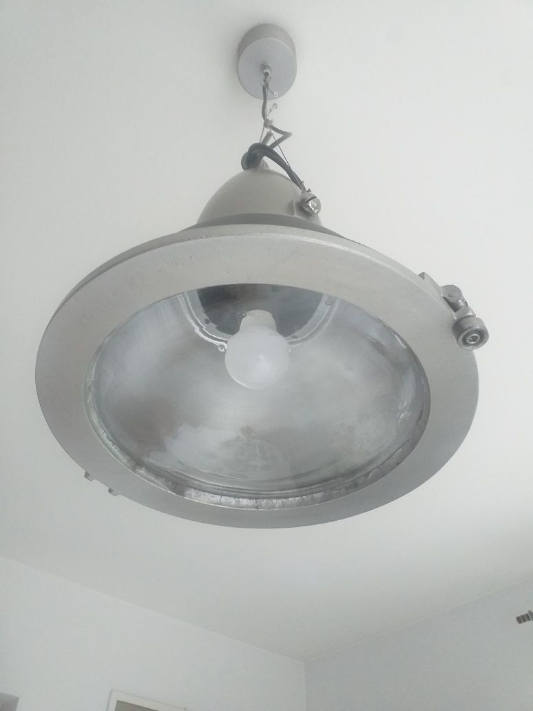 Lampa loftowa wisząca