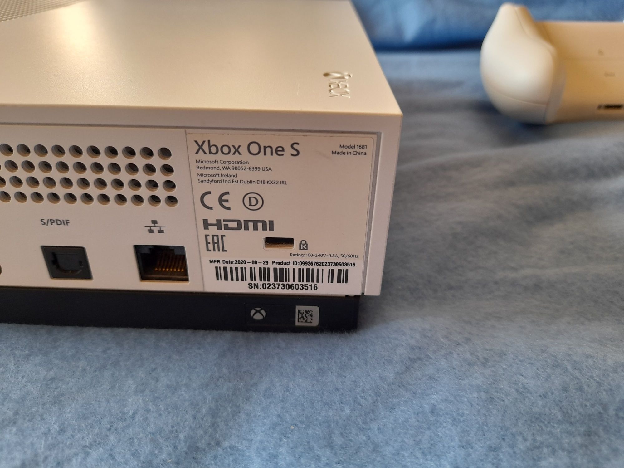 Vendo um xbox one s com 1 controle de como novo