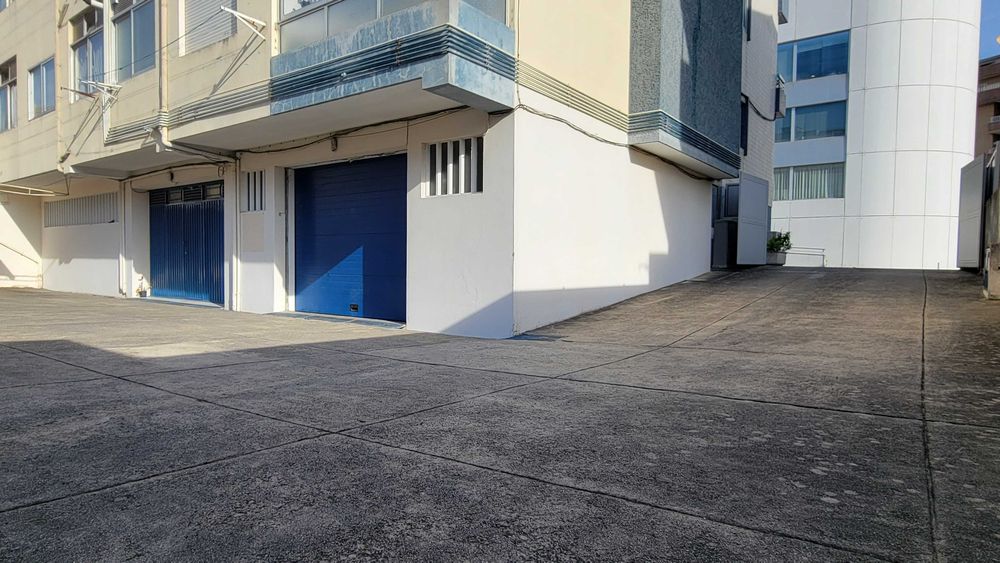 Armazém / Arrumos / Boxes / Self-Storage