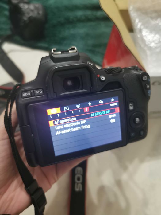 Canon EOS 250D +Objetiva EF-S 18 55mm