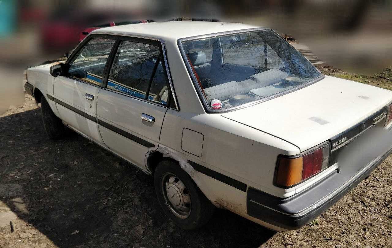 Toyota Carina diesel 2,0 классика правый руль