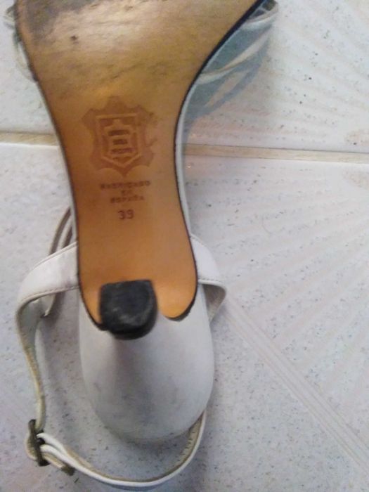 Sandálias Melissa Shoes, Sandálias brancas