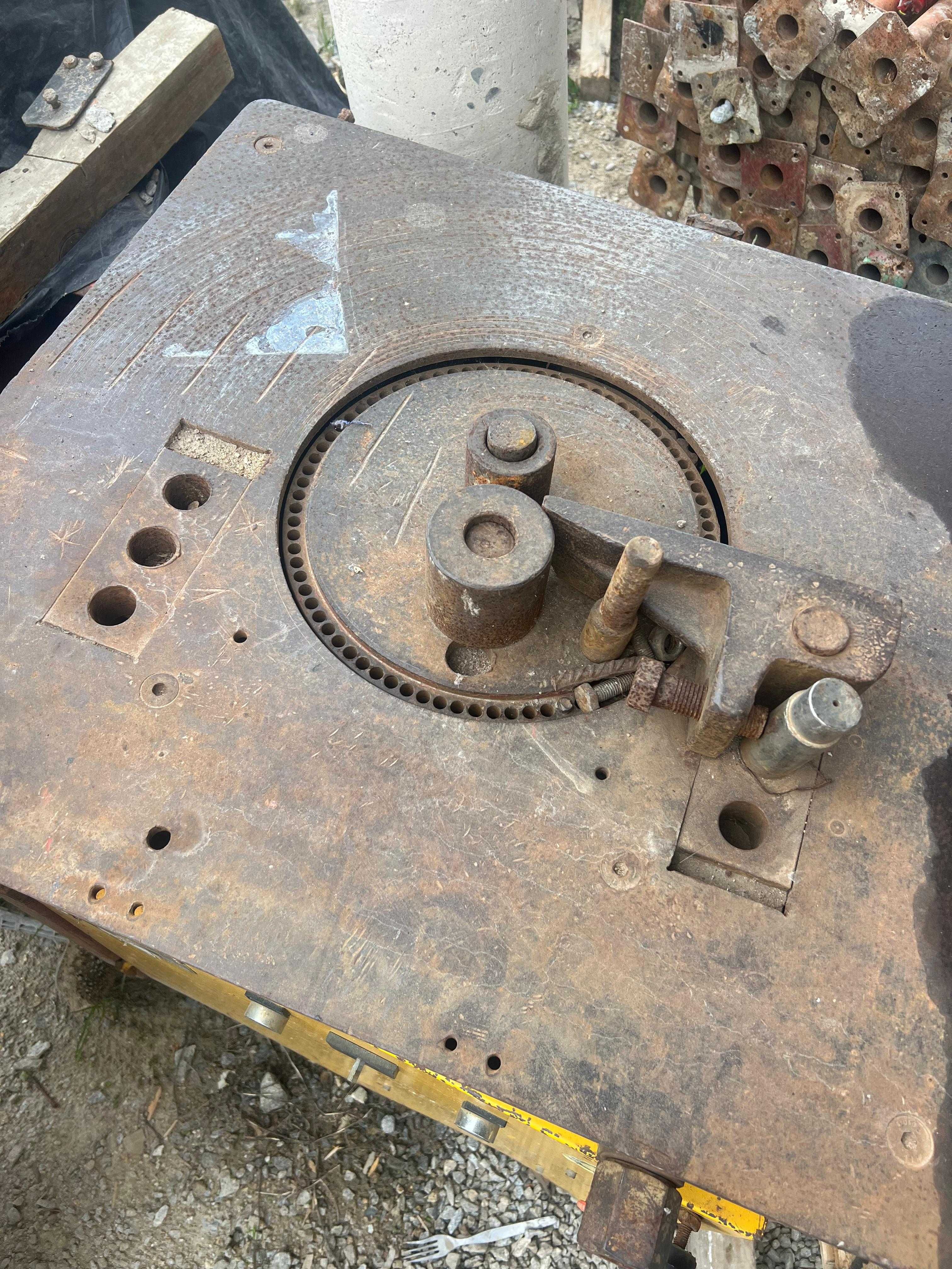 Maquina de cortar e dobrar ferro