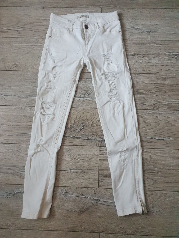 Spodnie przecierane Stradivarius XS