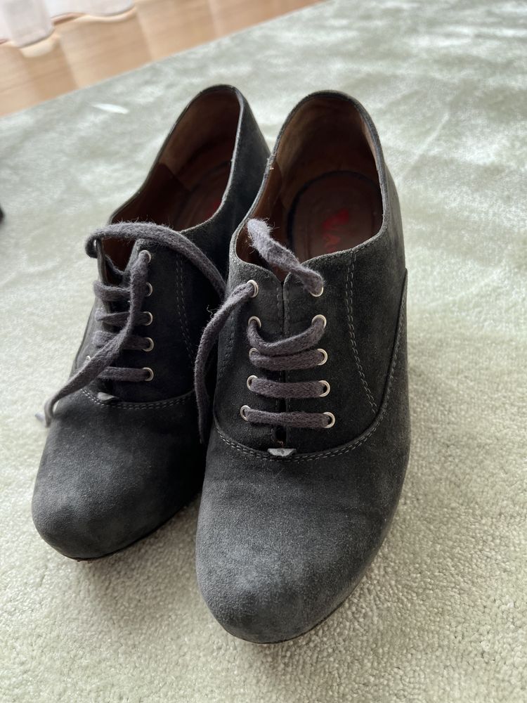 Botins cor cinza
