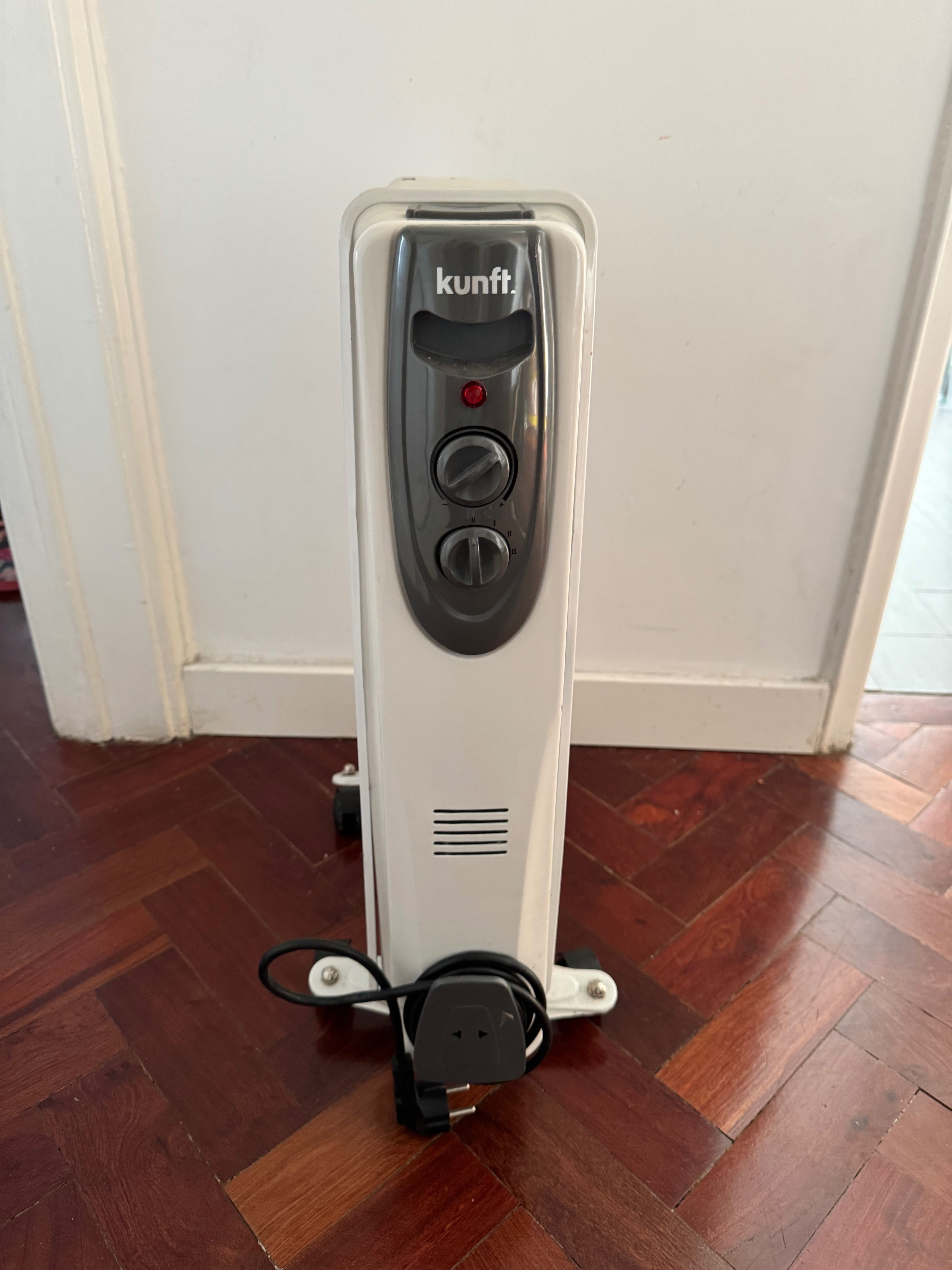 Aquecedor Kunft KOR‑1318 – 2000W, a funcionar (com uso)
