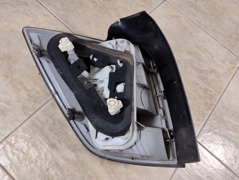 Opel Astra h 3 III kombi lampa prawa  tył wysyłka OLX