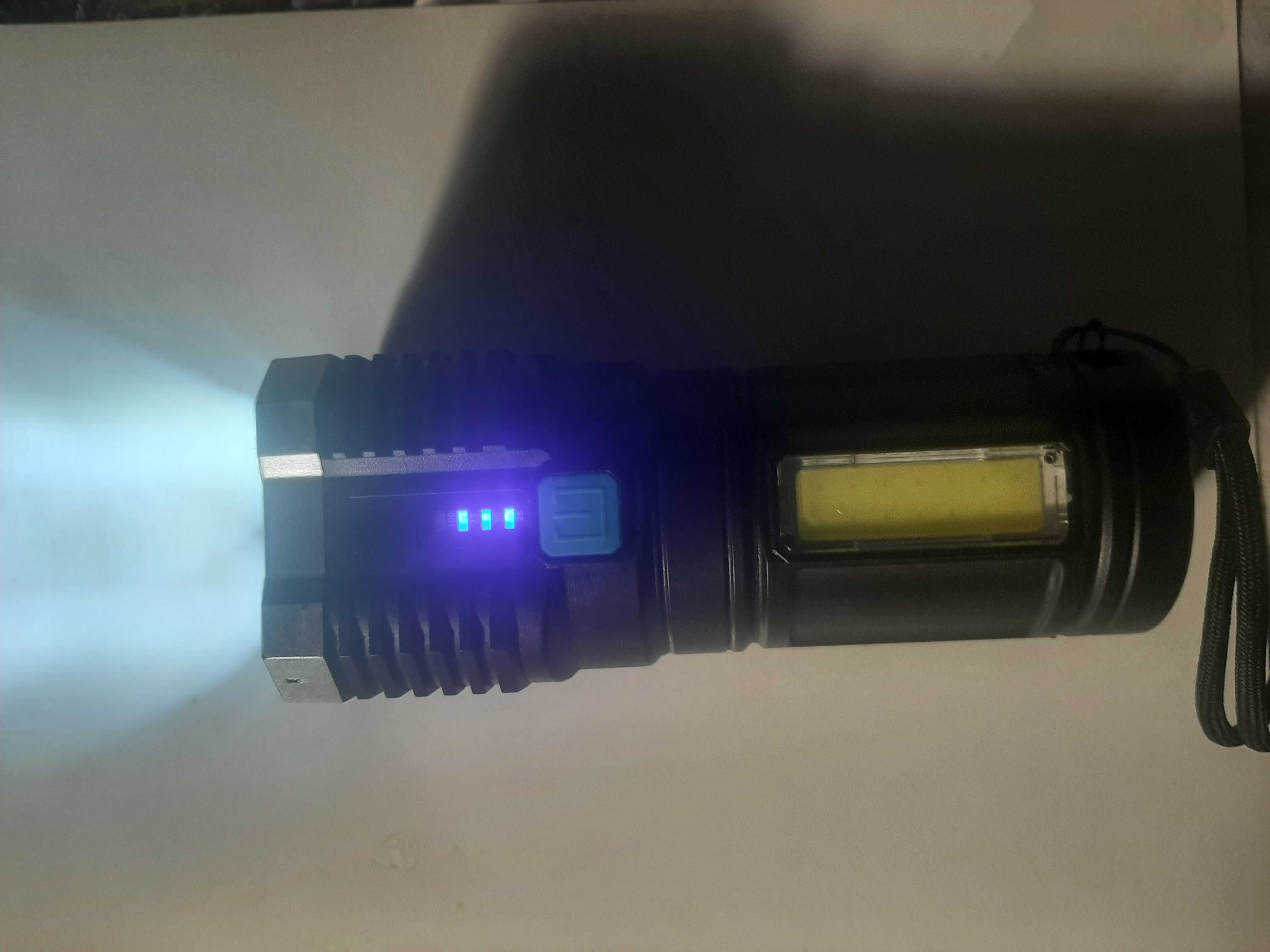 Яркий 4-ядерный светодиодный фонарь  X-509-4LED+COB