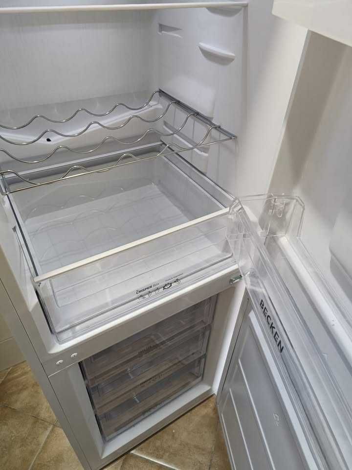 Frigorífico Combinado BECKEN (No Frost - 185 cm )