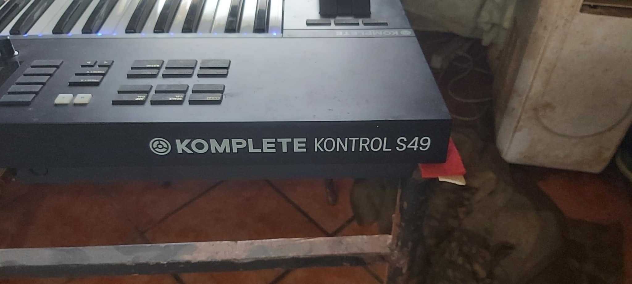 Komplete Kontrol S49 MK2, praticamente novo.