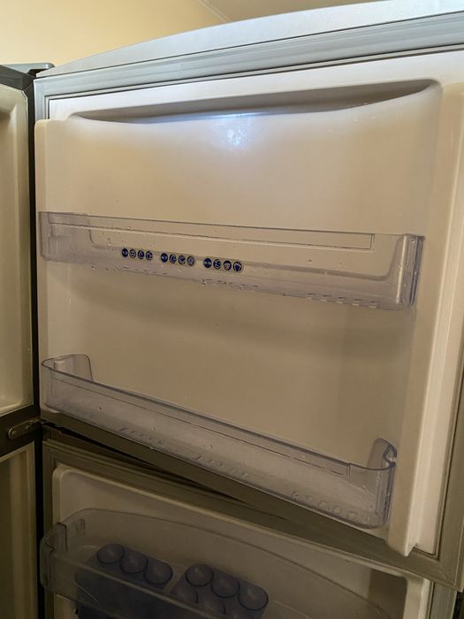 Холодильник Whirlpool ARC 42081