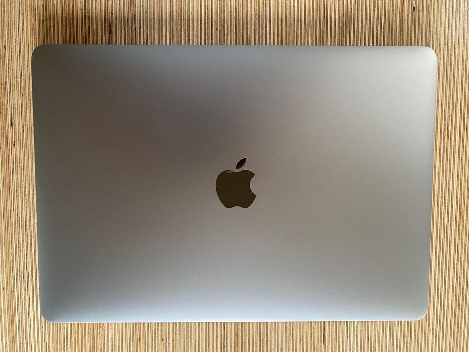 MacBook Pro (13-inch, 2016, Four Thunderbolt 3 Ports)