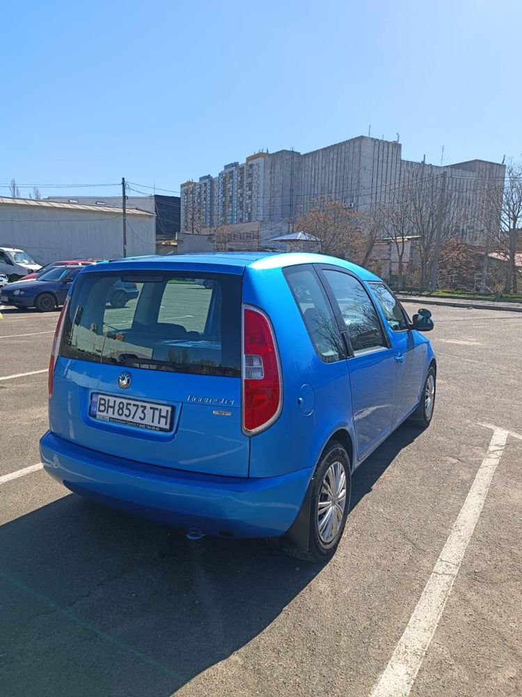 Продам автомобиль Skoda Roomster, цвет синий, состояние отличное.