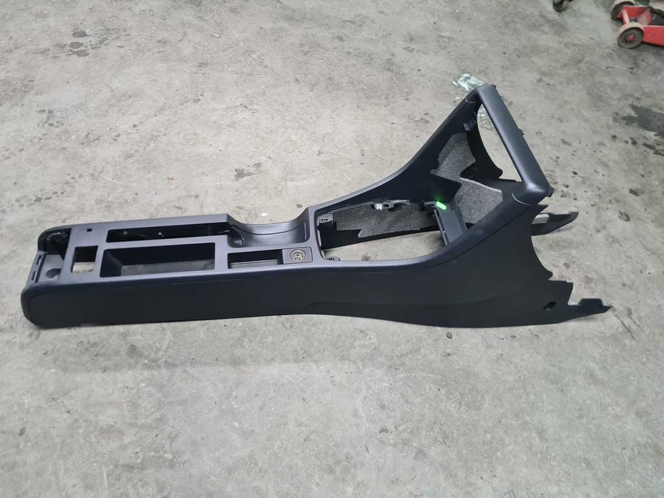 Tunel Srodkowy Audi A4 B6 B7 Recznego Soul 1 / 2 Din Kilka sztuk