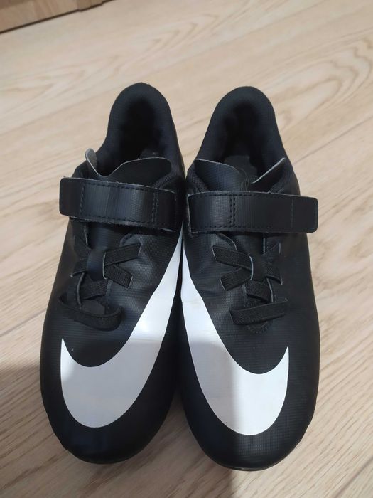 Бутсы для игры в футбол NIKE