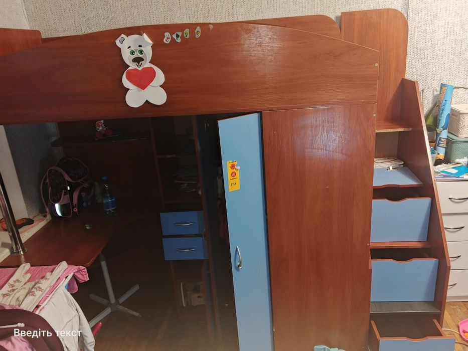 Продам двухэтажную кровать со столом и шкафом