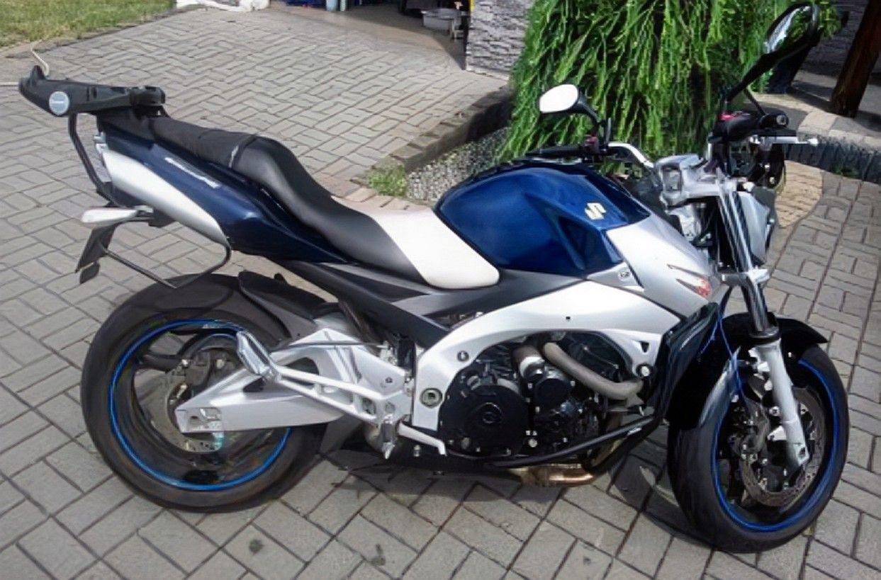 Suzuki GSR 600 cm 2006r - niski przebieg